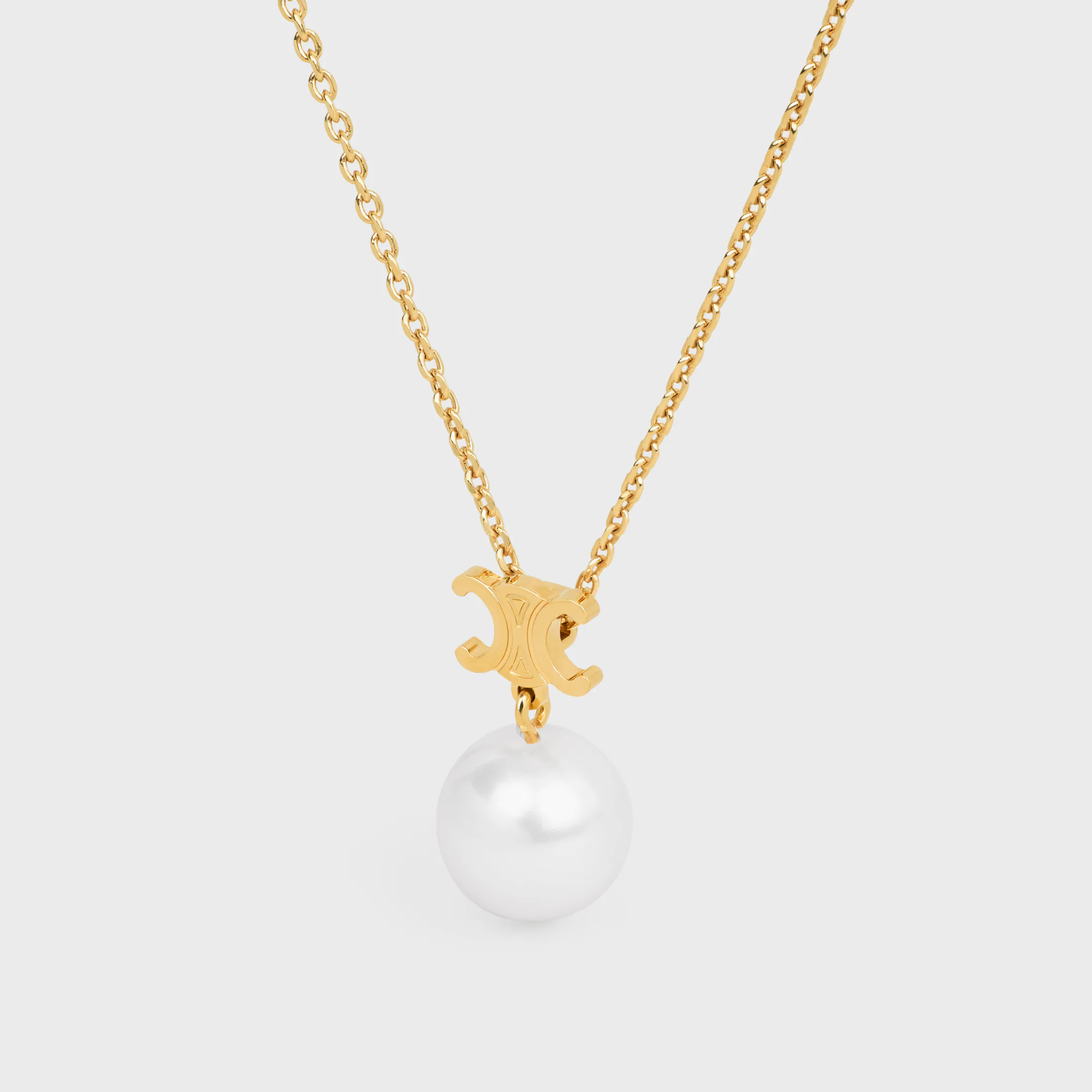 Le collier Les Perles Celine en perle de résine et laiton avec finition or