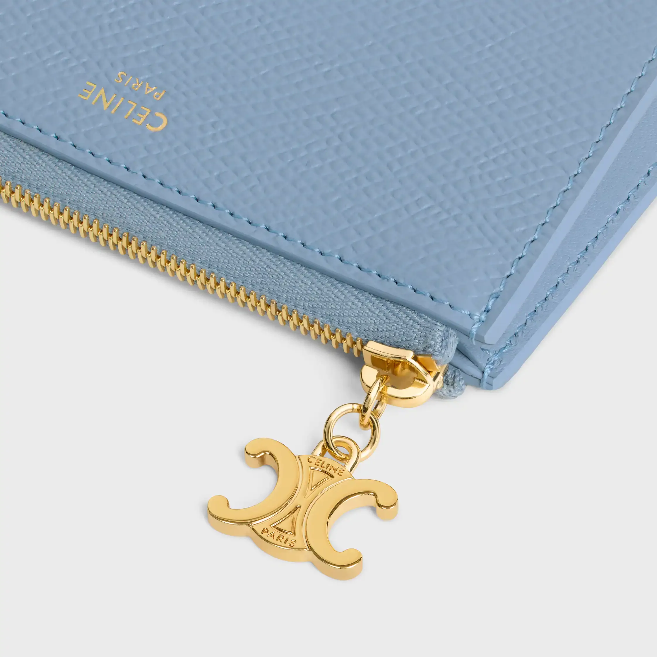 ENSEMBLE DE TROIS POCHETTES TRIOMPHE CHARMS EN TISSU TRIOMPHE ET CUIR DE VEAU GRAINÉ