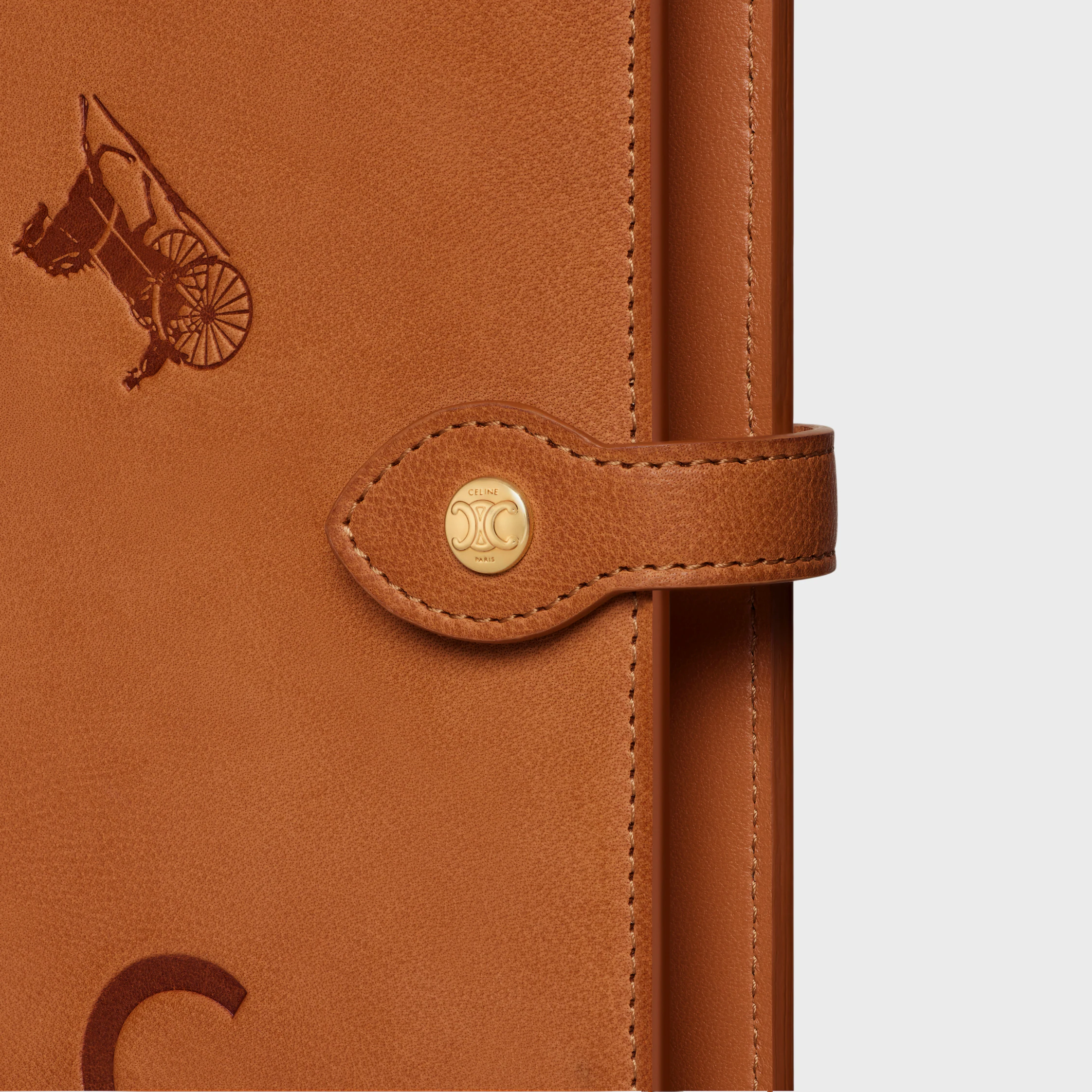 COUVERTURE DE CARNET GRAND FORMAT AVEC POCHETTE EN VEAU NATUREL GRAVÉ