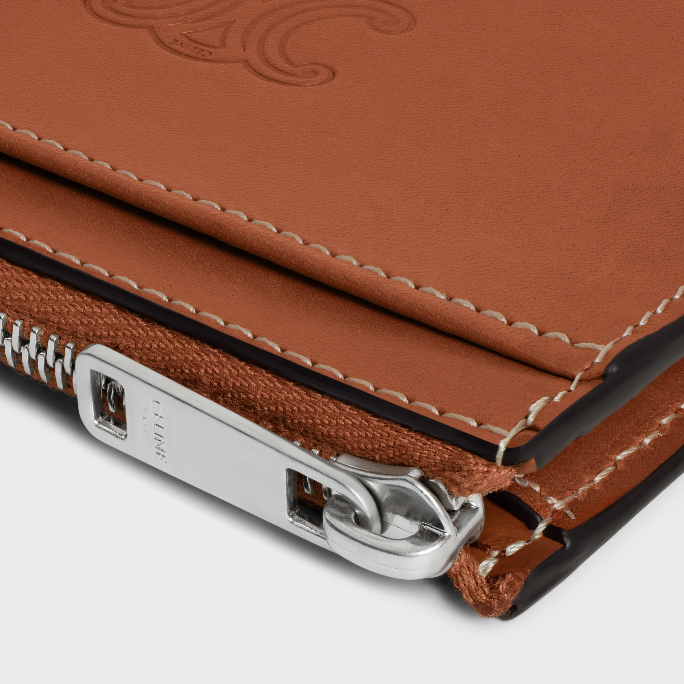 Porte-cartes zippé en cuir de veau naturel avec motif triomphe gravé