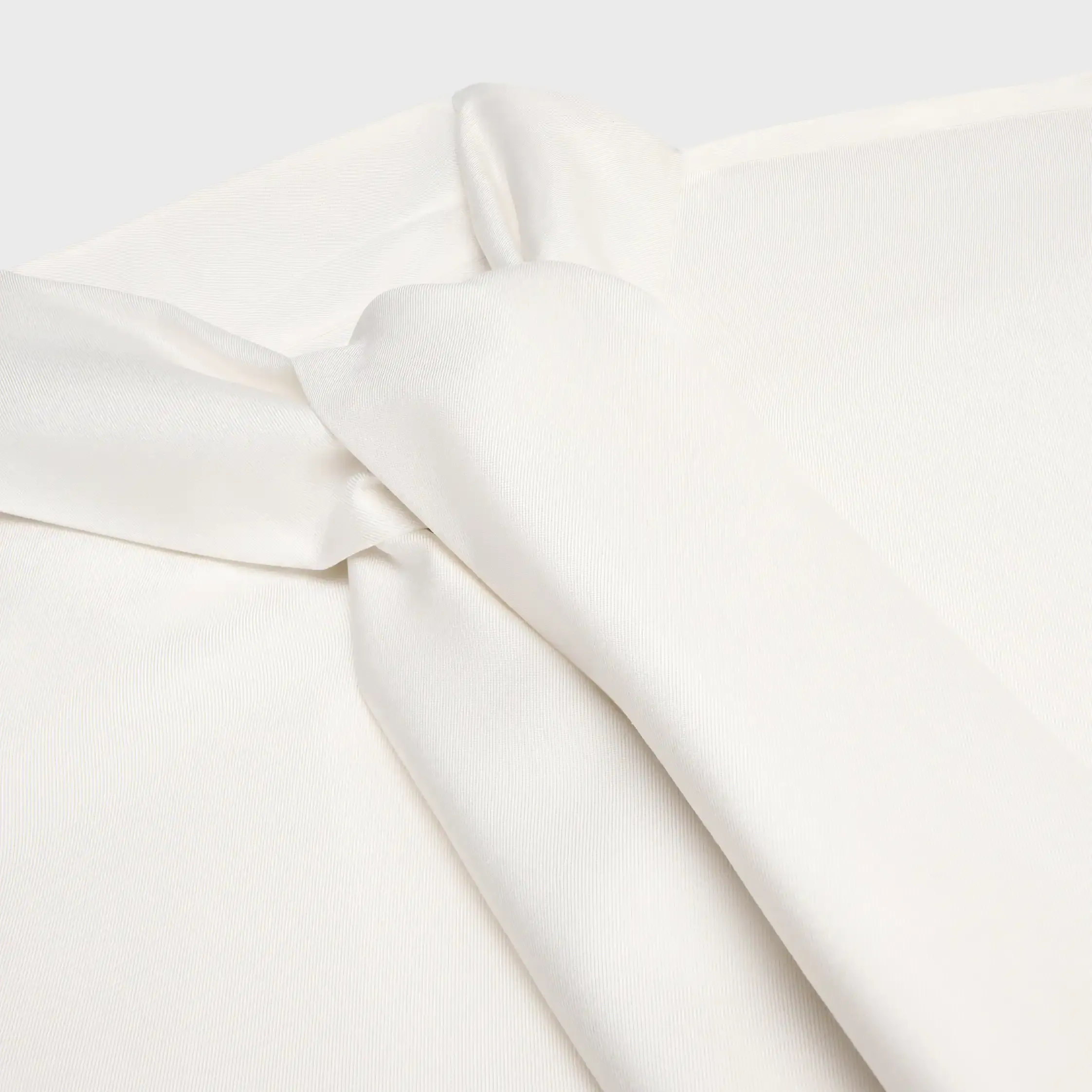 chemise cropped lavallière en tissu de soie