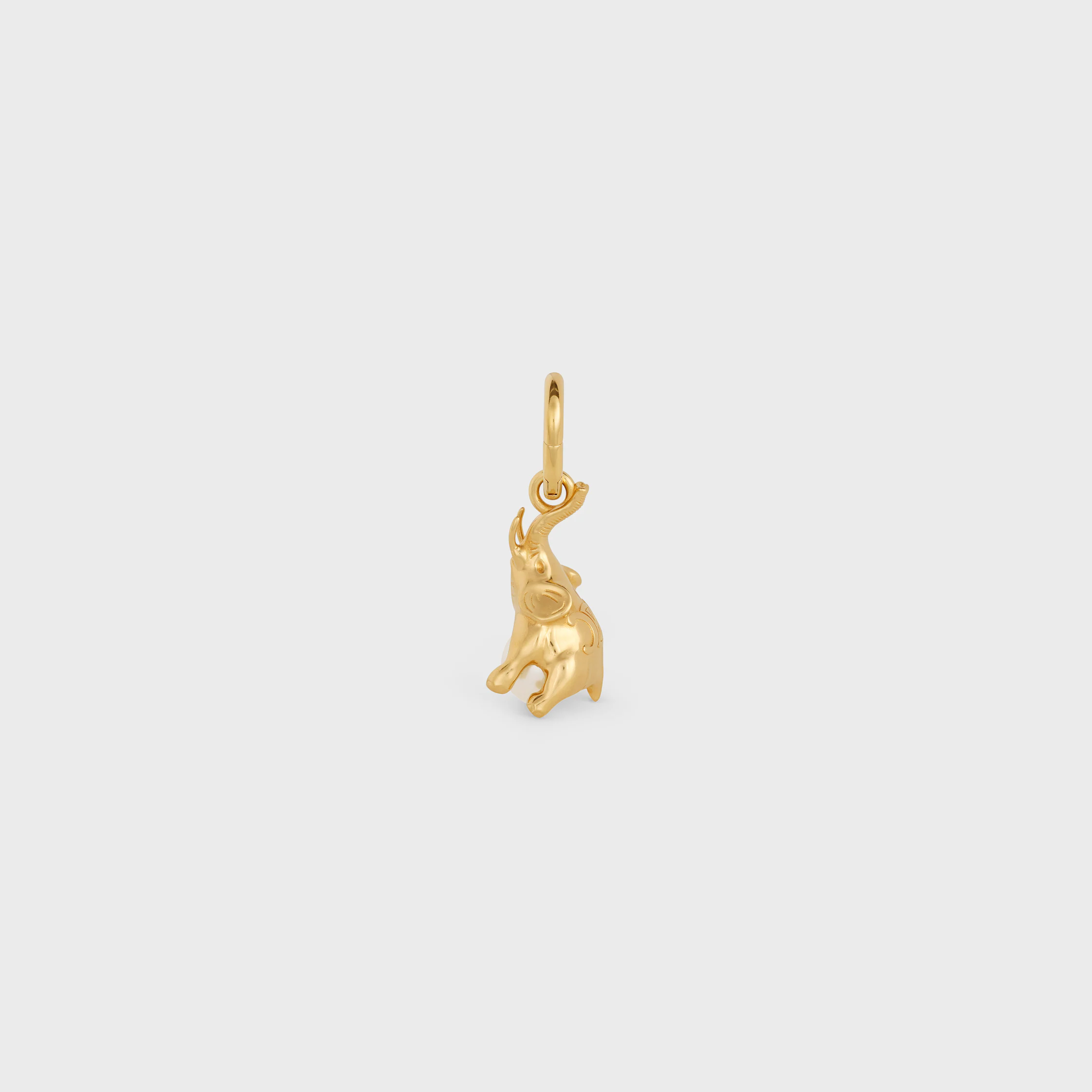 CHARM ÉLÉPHANT SUR PERLE EN LAiton FINI OR ET PERLE EN RÉSINE