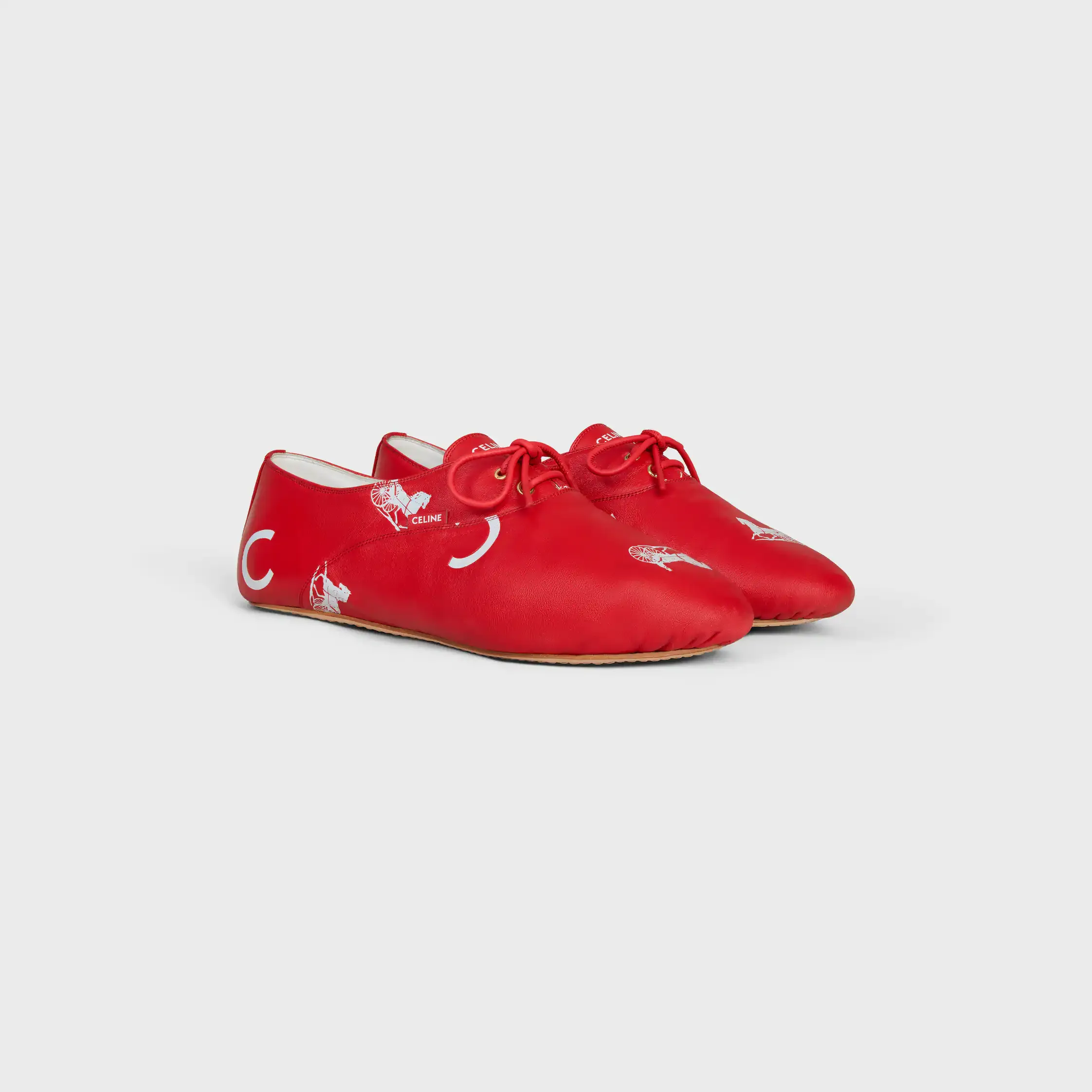 CHAUSSURE À LACETS BALLET EN PEAU DE MOUTON GRAVÉE "C" ET "Calèche"