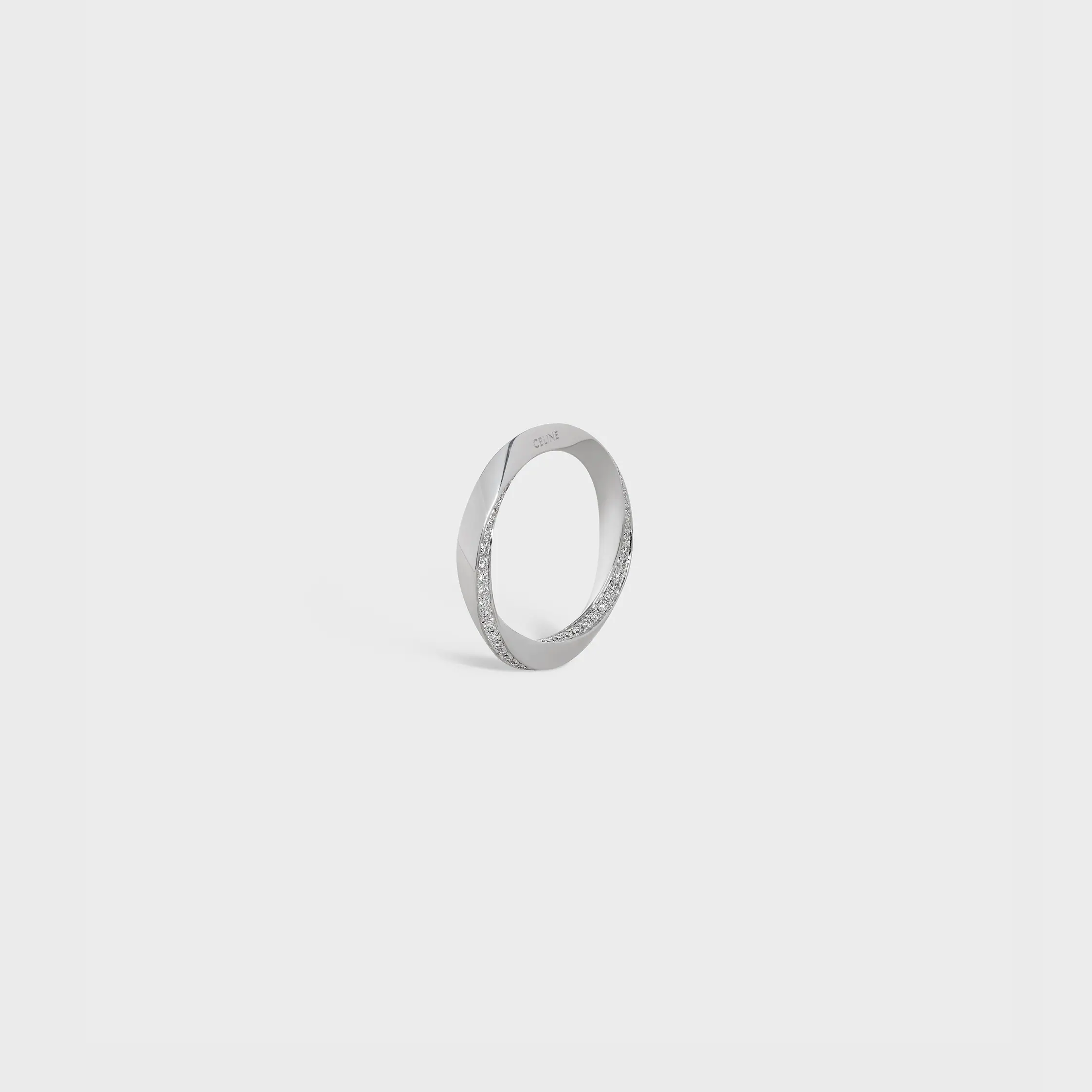 Anneau torsion en or blanc et diamants