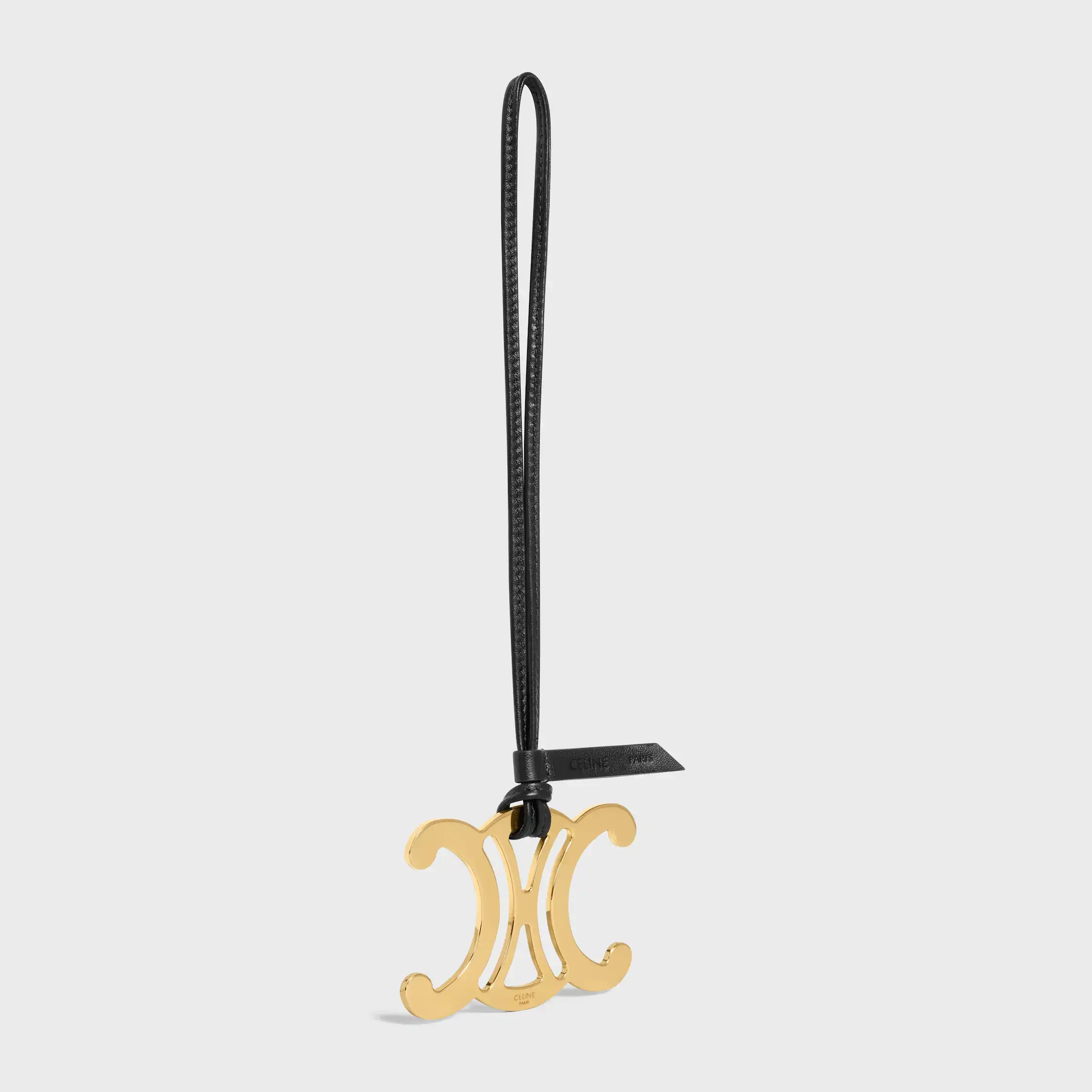 MAXI TRIOMPHE CHARM EN MÉTAL ET PEAU DE MOUTON LISSÉE
