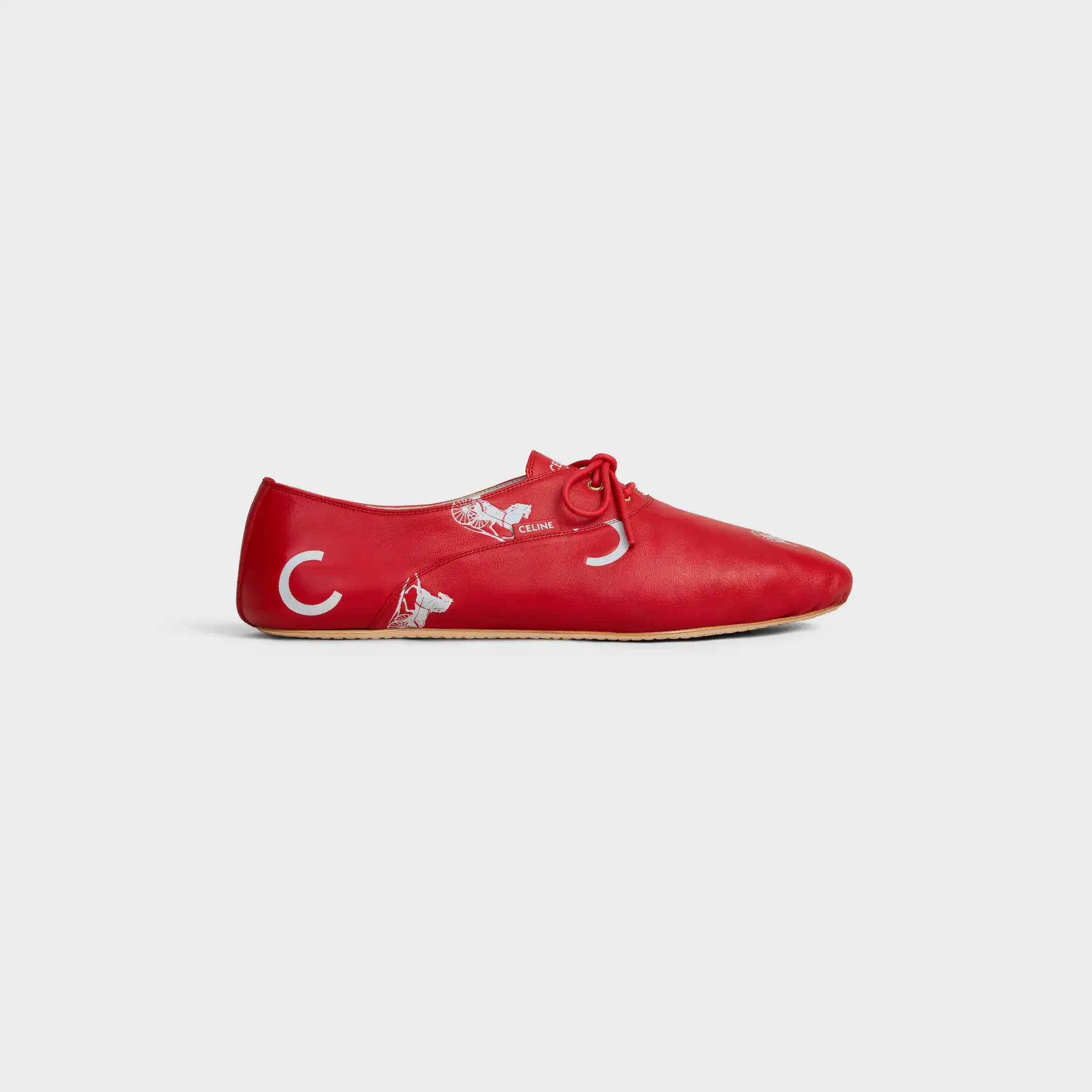 CHAUSSURE À LACETS BALLET EN PEAU DE MOUTON GRAVÉE "C" ET "Calèche"