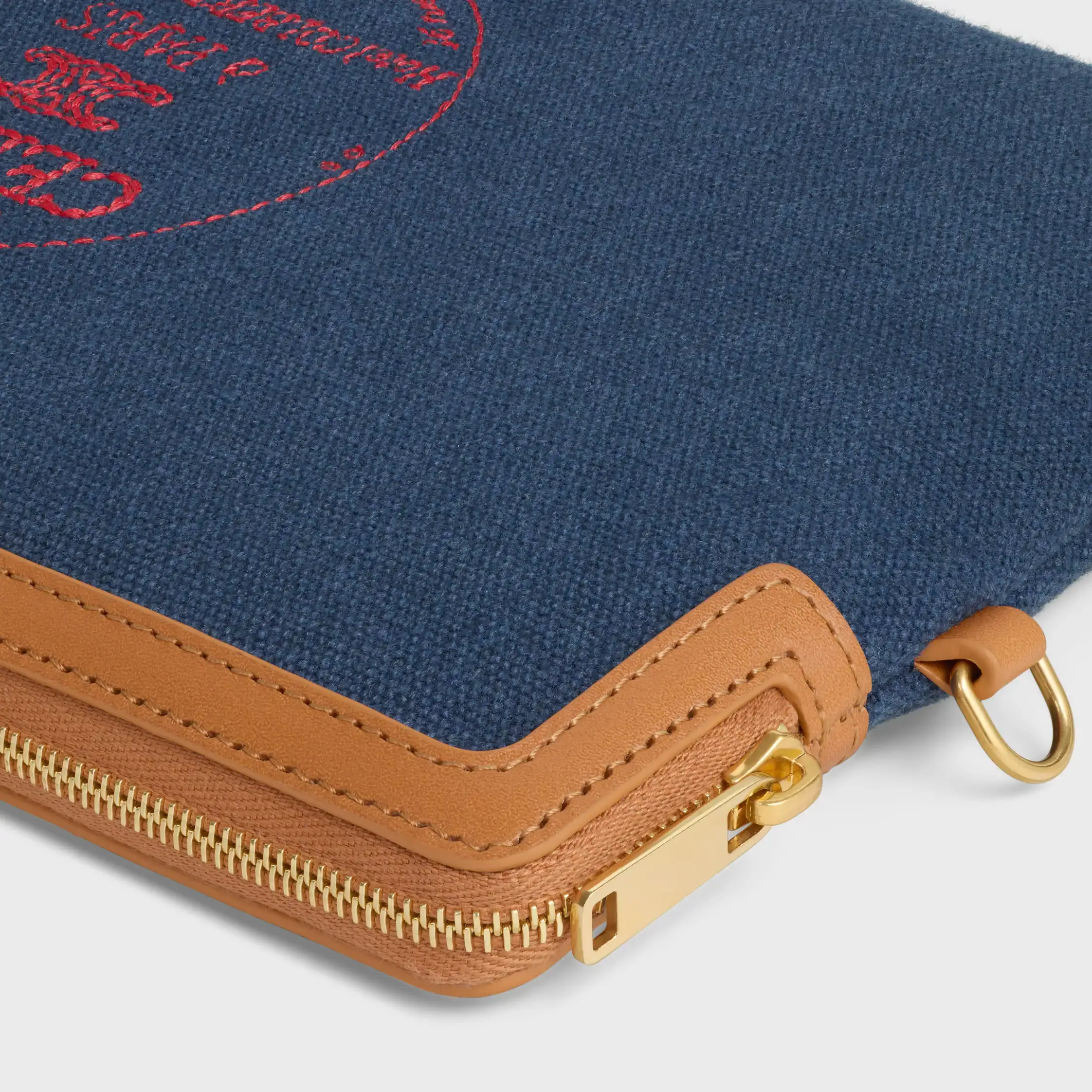 PETIT PORTÉE AVEC SANGLE CUIR TRIOMPHE EN TISSU AVEC BRODERIE