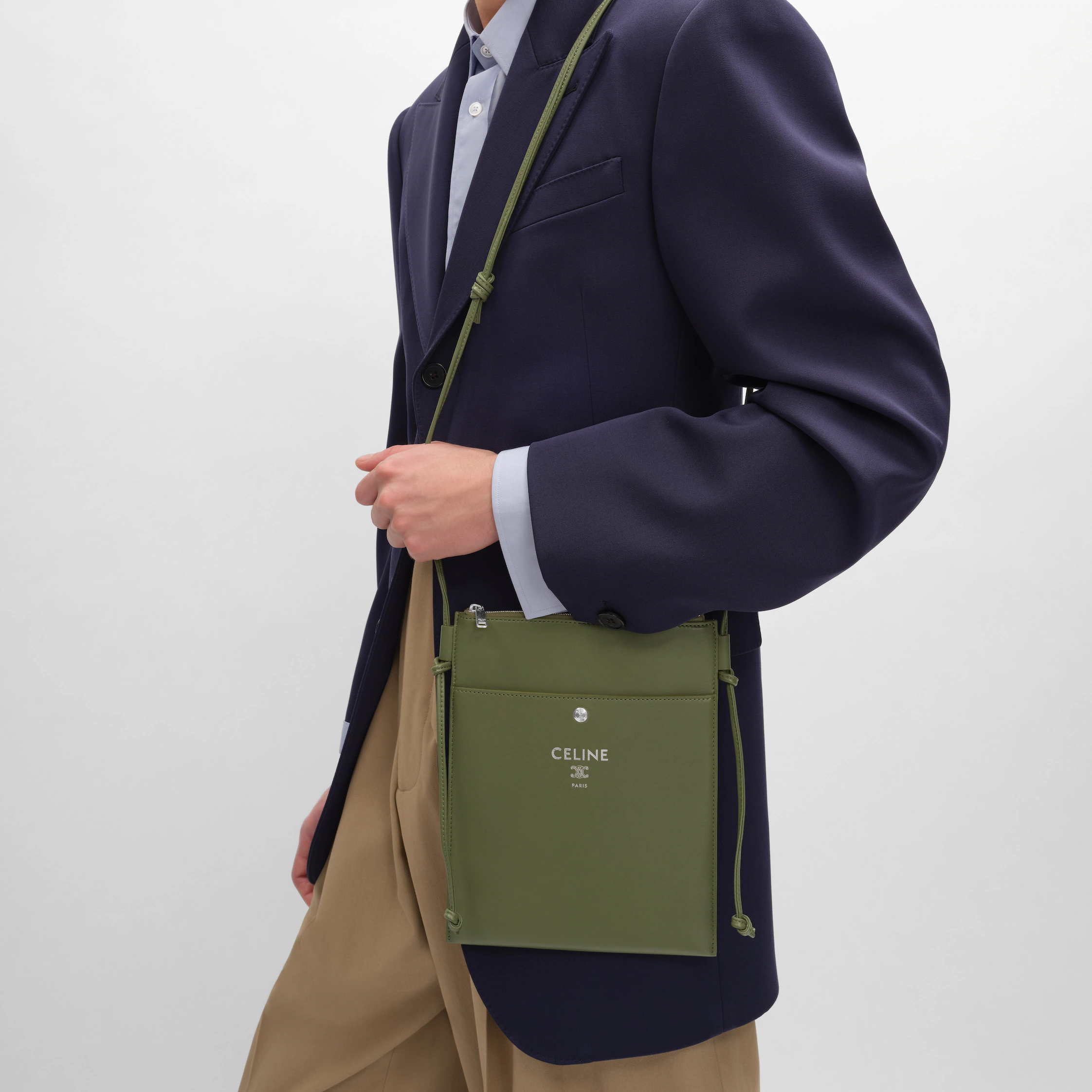 POCHETTE SHARP PORTABLE EN PEAU DE MOUTON LISSÉE